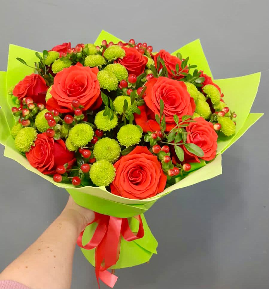 Букет цветов из: Хризантемы и Розы в Новольвовск