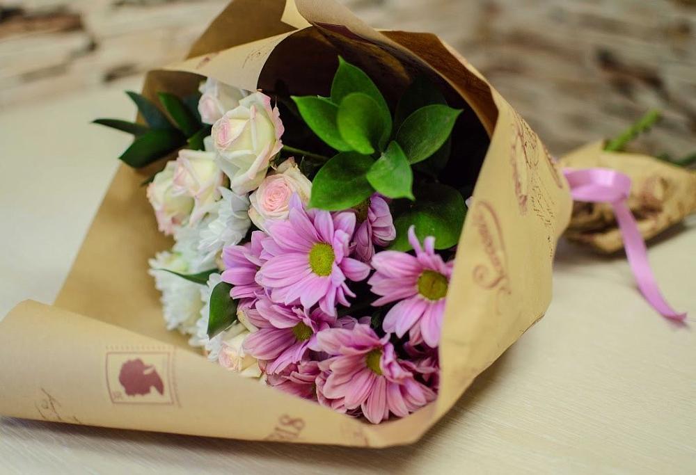 Букет цветов из: Розы и Хризантемы в Новольвовск