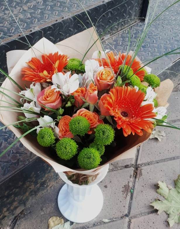 Букет цветов из: Герберы, Хризантемы, Альстромерии и Розы в Новольвовск