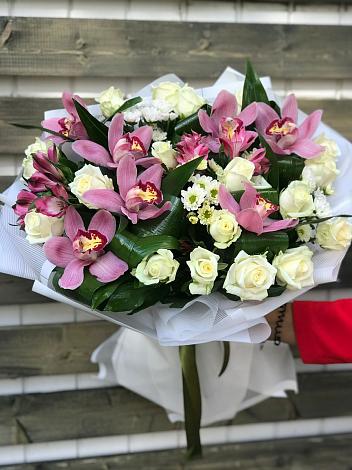 Букет цветов из: Розы и Хризантемы в Новольвовск