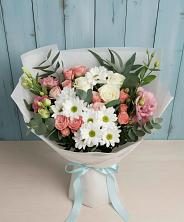 Букет цветов из:  Розы, Лизиантусы и Хризантемы в Новольвовск