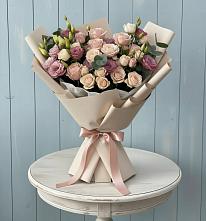 Букет цветов из:  Розы и Лизиантусы в Новольвовск