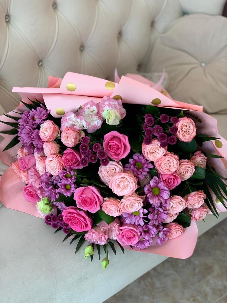 Букет цветов из: Хризантемы, Розы и Лизиантусы в Новольвовск