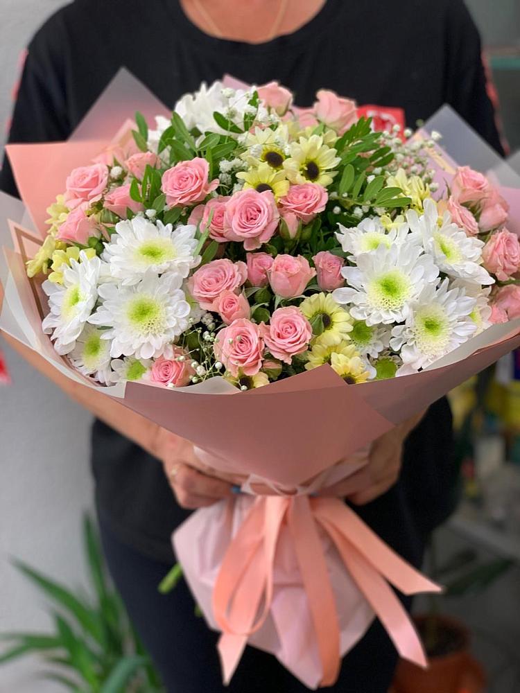 Букет цветов из: Розы и Хризантемы в Новольвовск