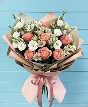 Букет цветов из:  Розы, Альстромерии и Лизиантусы в Новольвовск