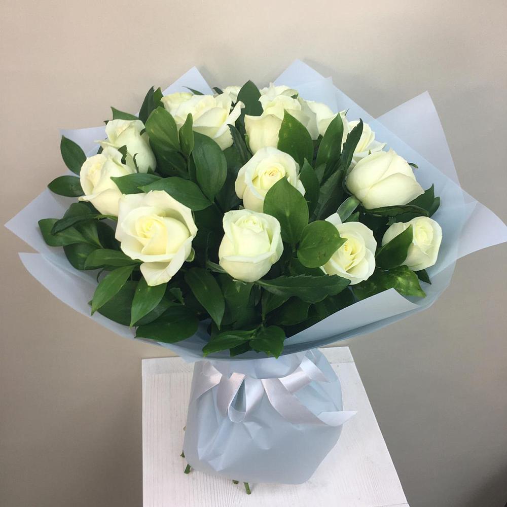 Букет 15 Белых роз Проуд в Новольвовск