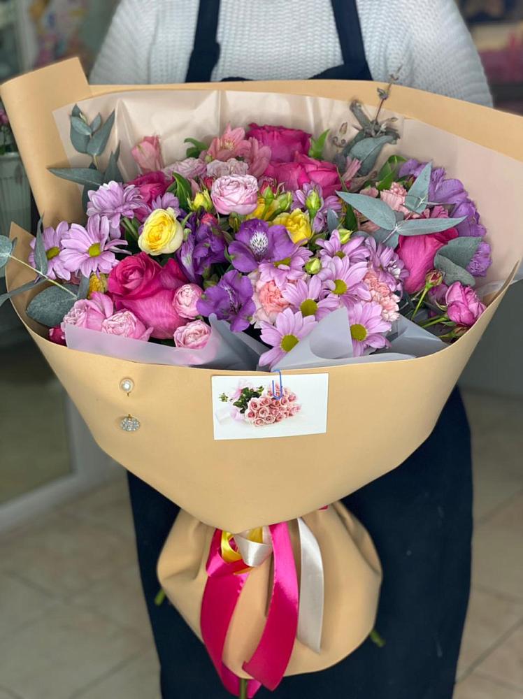 Букет цветов из: Хризантемы, Гвоздики и Альстромерии в Новольвовск