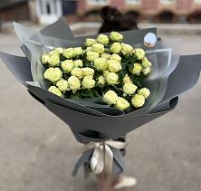 Букет Белые кустовые розы Солинеро в Новольвовск