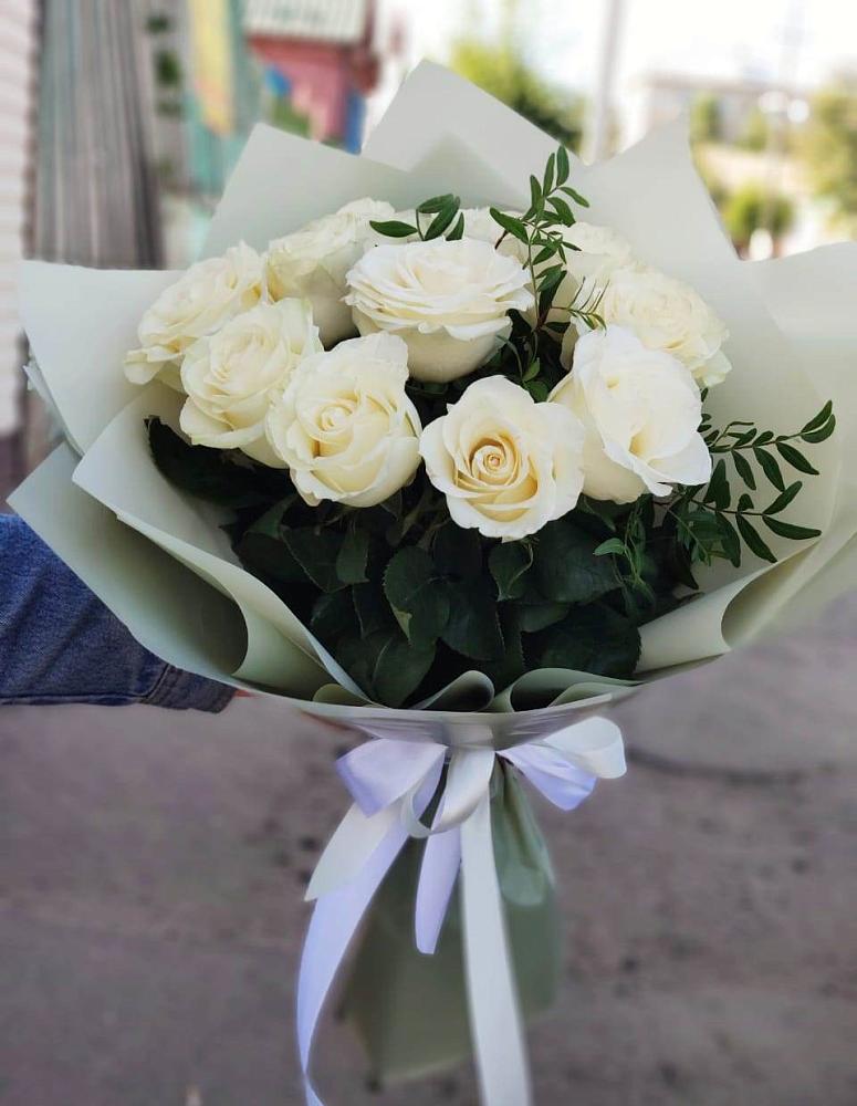 Букет Белые розы Проуд в Новольвовск