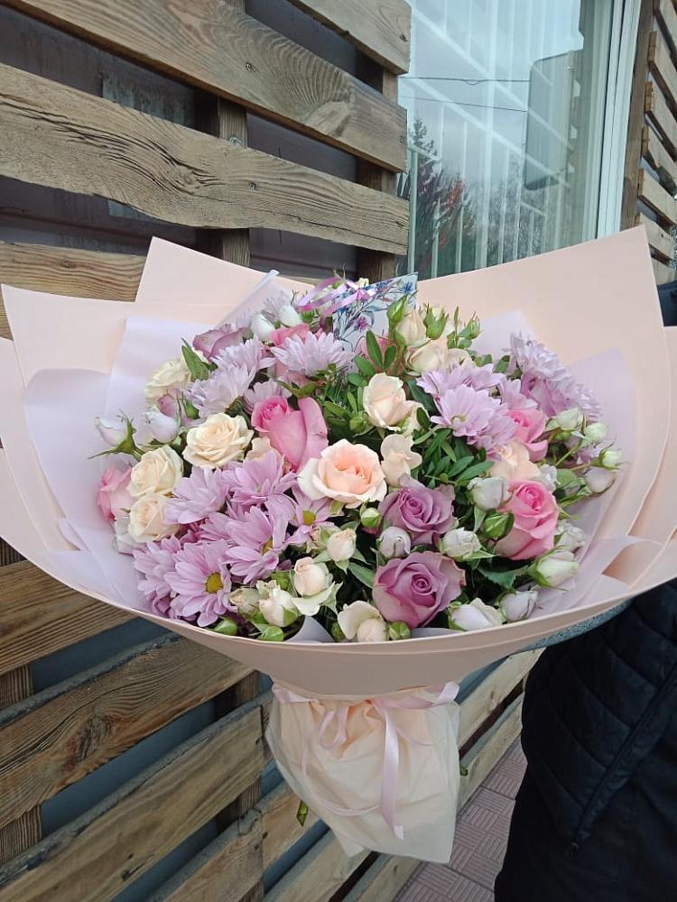 Букет цветов из: Розы и Хризантемы в Новольвовск