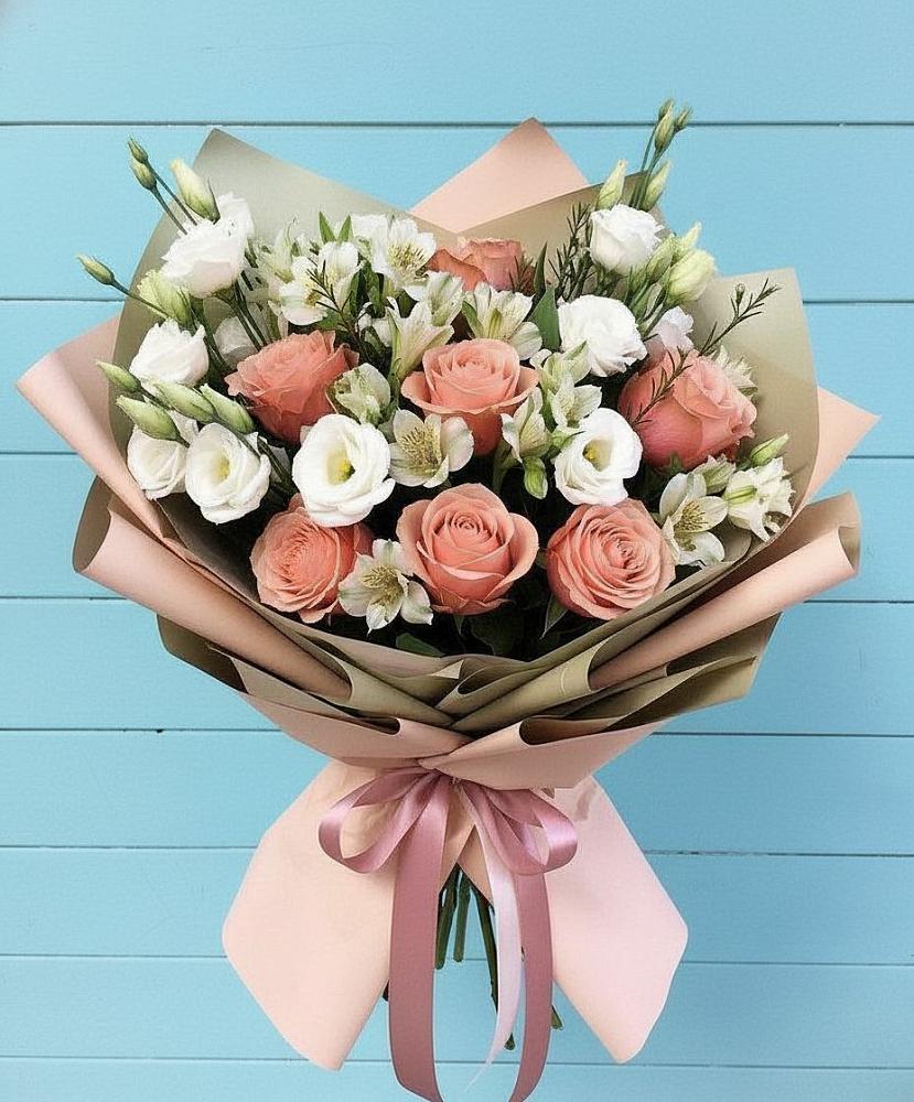 Букет цветов из: Розы, Альстромерии и Лизиантусы в Новольвовск