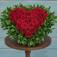 Цветочная композиция из Розы в виде сердца в Новольвовск