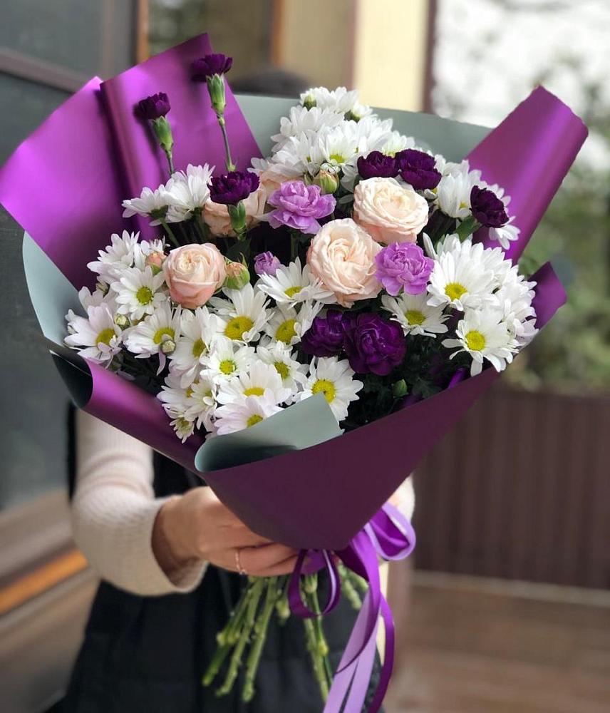 Букет цветов из: Хризантемы, Гвоздики и Розы в Новольвовск