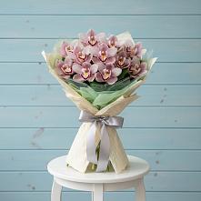 Букет цветов из:  Орхидеи и Розы в Новольвовск