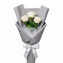 Букет 3 белые розы в Новольвовск