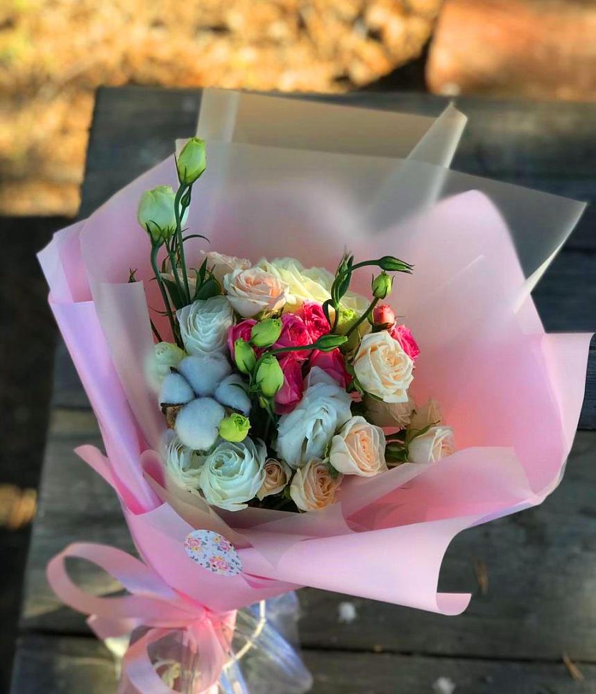 Букет цветов из: Розы и Лизиантусы в Новольвовск