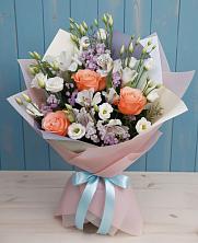 Букет цветов из:  Лизиантусы, Розы, Альстромерии и Гипсофила в Новольвовск
