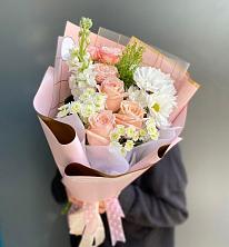 Букет цветов из:  Хризантемы и Розы в Новольвовск