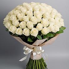 Букет 101 беля роза Белоснежка в Новольвовск