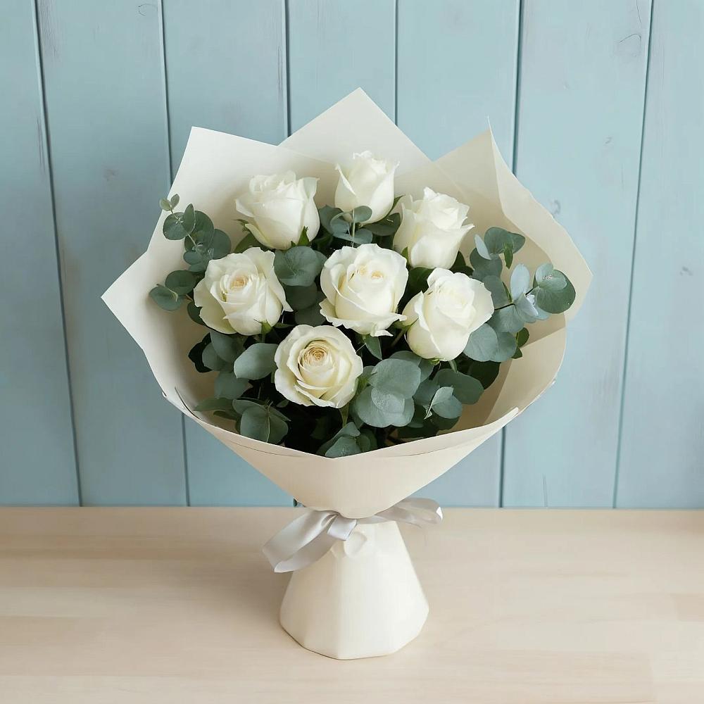 Букет Белые розы в Эвкалипте в Новольвовск