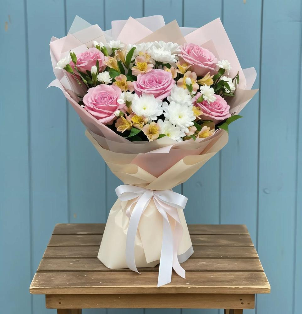 Букет цветов из: Гвоздики, Орхидеи и Розы в Новольвовск