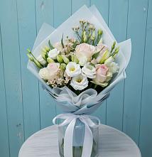 Букет цветов из:  Розы и Лизиантусы в Новольвовск