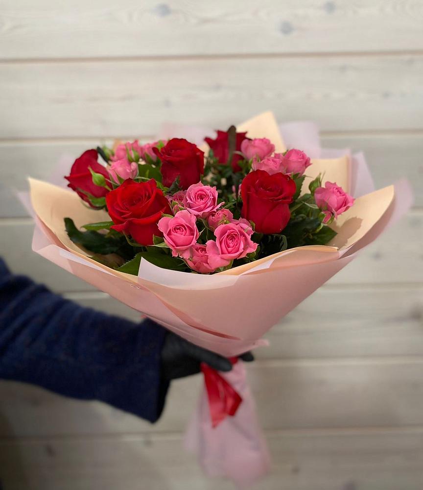 Букет цветов из: Розы в Новольвовск