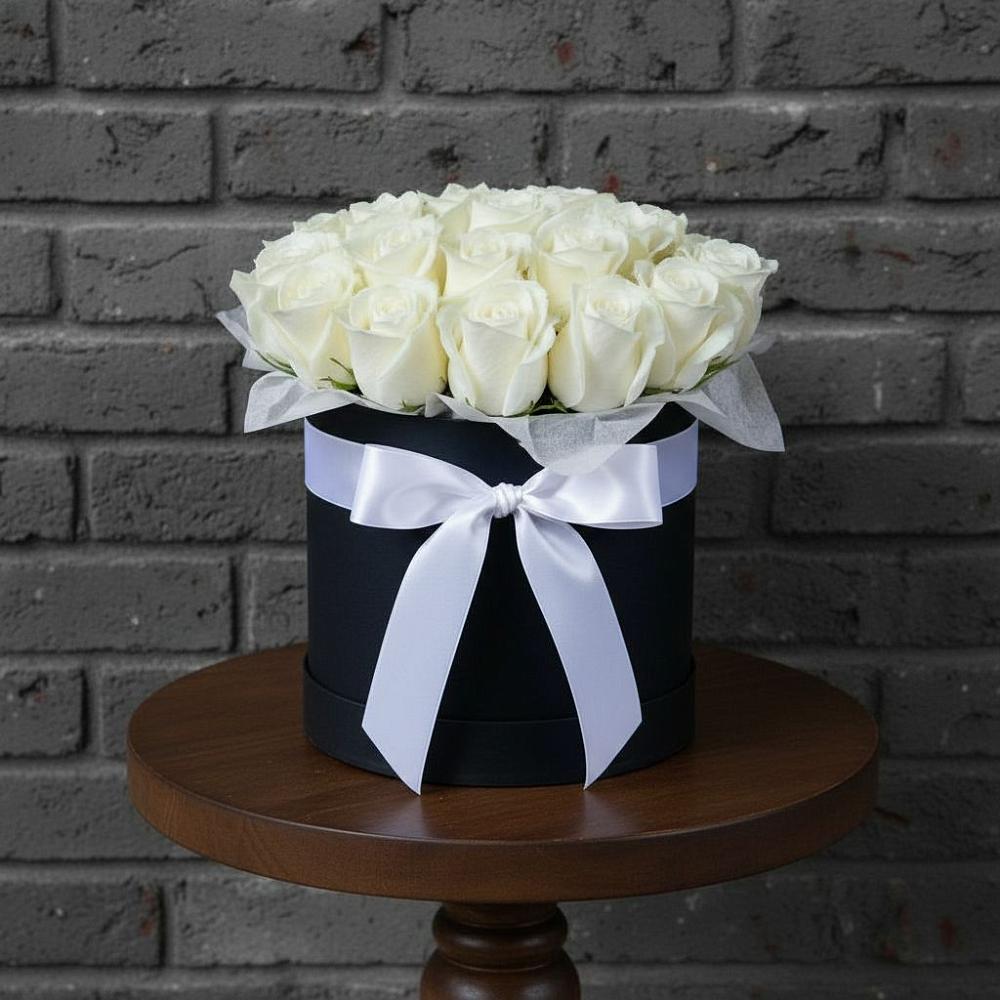 Цветочная композиция из Розы в шляпной коробке в Новольвовск