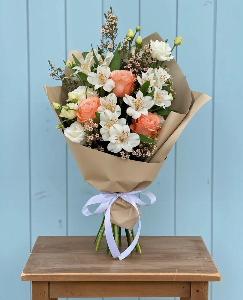 Букет цветов из: Альстромерии, Лизиантусы, Розы и Хризантемы в Новольвовск