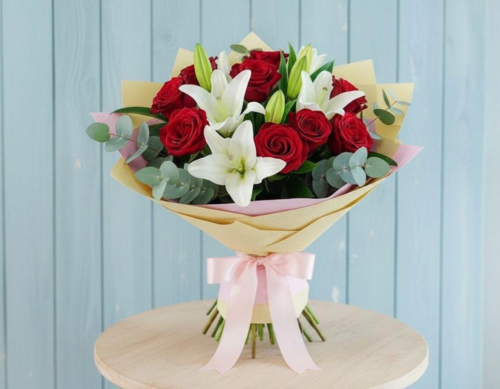 Букет цветов из: Лилии и Розы в Новольвовск
